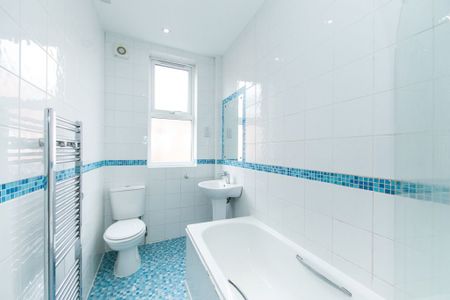 Burchett Grove, Leeds - Photo 3