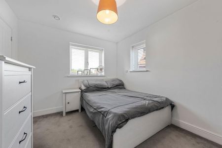 4 bedroom semi-detached house to rent - Photo 2