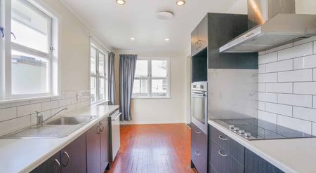 Modern 3-Bedroom Home - Photo 2