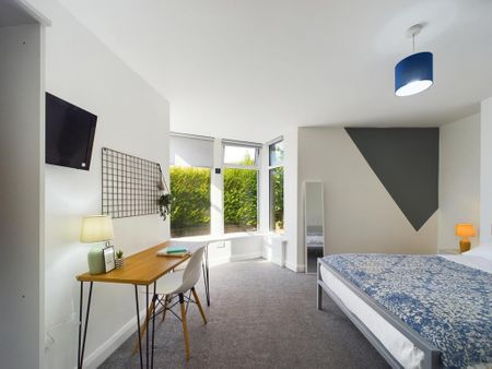 1 bedroom in a house share to rent - Photo 2