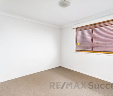 Convenient and Cozy Upstairs Unit in Newtown - Photo 1