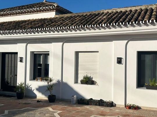 3 bedroom luxury Villa for rent in San Pedro de Alcántara, Andalusia - Photo 1