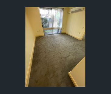 GROUND FLOOR UNIT IN THE HEART OF EPPING - Photo 1