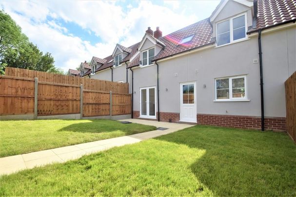 3 bedroom semi-detached house to rent - Photo 1