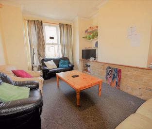 5 bedroom House in Hessle Terrace, Leeds - Photo 1