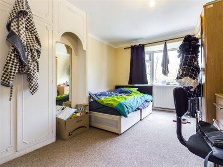 4 bedroom semi-detached house to rent - Photo 3