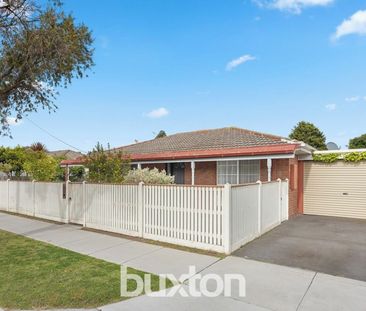 CHARMING & UNIQUE STAND ALONE HOME - Water usage included in rent! - Photo 6