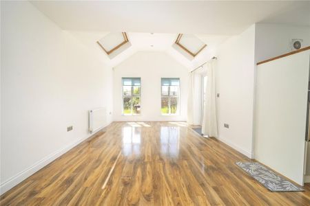 5 bedroom semi-detached house to rent - Photo 3