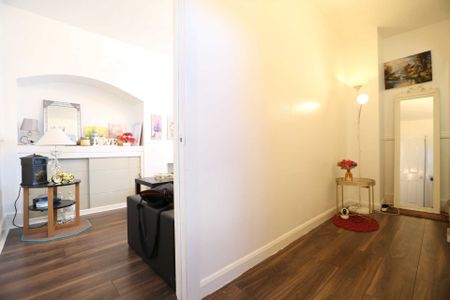 Price £1,850 pcm - Available Now - Unfurnished - Photo 2