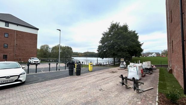 2 bedroom flat to rent - Photo 1