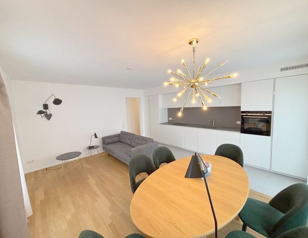 Trier: Stilvoll möblierte 2-Zimmer-Wohnung mit offenem Wohn- und Essbereich - Foto 1