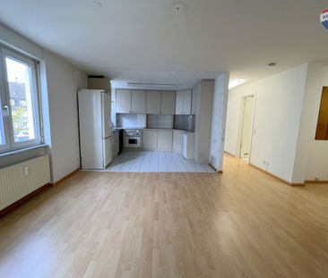 Frisch renovierte 3,5-Zimmer Wohnung, offene Küche, Balkon, Aufzug! - Foto 1