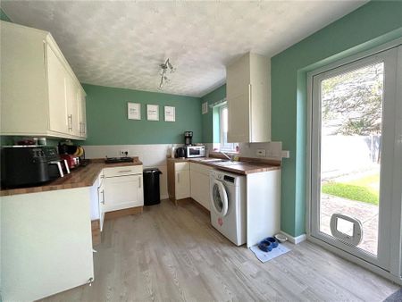 3 bedroom semi-detached house to rent - Photo 5