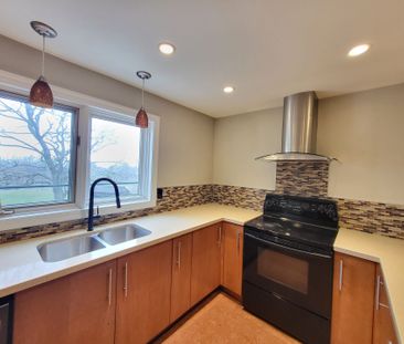 For Lease - 107 Bolland Crescent, Ajax, Ontario - Photo 6