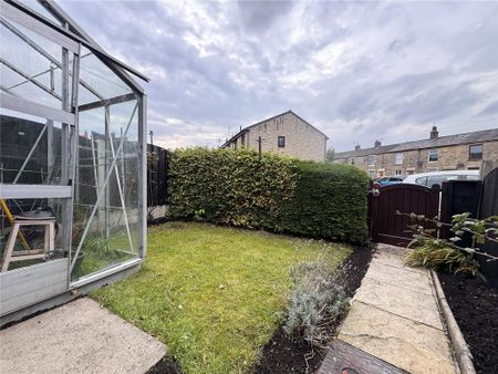3 bedroom end of terrace house to rent - Photo 3