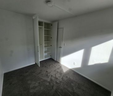 2-Bedroom Flat – Fully Renovated & Move-In Ready! - Photo 5