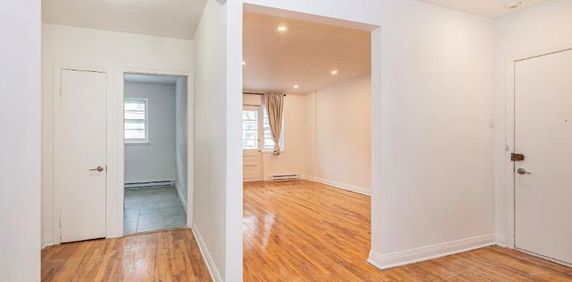 TRES GRAND 3 1/2 - 3485 ELLENDALE - RECEMMENT RENOVE - Photo 2