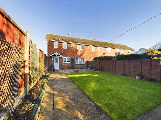 3 bedroom end of terrace house to rent - Photo 1