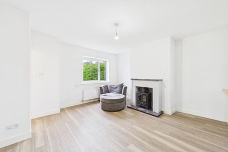 3 bedroom semi-detached house to rent - Photo 2