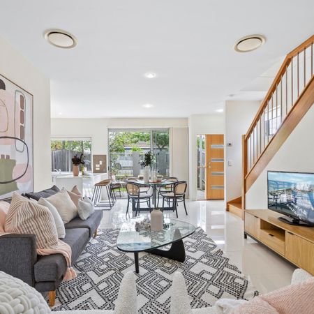 Street Front Townhouse - Photo 4