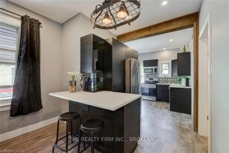 Detached Home For Lease | X8284142 - Photo 5