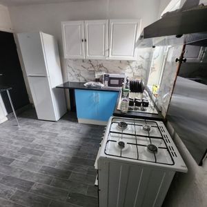 Room in a Shared House, Vinery Mount, LS9 - Photo 2