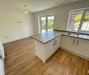 3 bedroom semi-detached house to rent - Photo 3