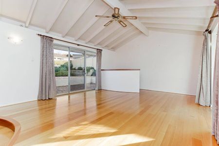 Spacious Family Home in a Quiet, Convenient Hamersley Location - Photo 5