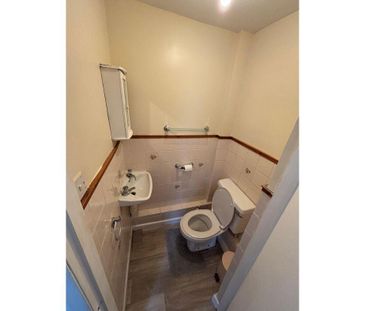 2 bedroom semi-detached house to rent - Photo 5