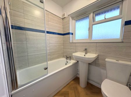 1 bedroom Flat To Let - Photo 4