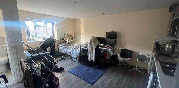 Derby Grove: Student Studio Flat, NG7 - Photo 2