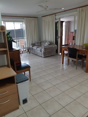 Private, Fully Furnished 2-Bedroom Granny Flat in Parkwood - Photo 1