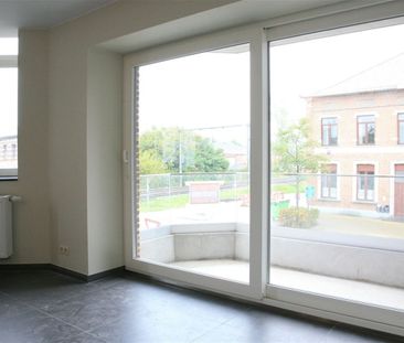 Ruim appartement met 2 slpk., parking en terras aan station Zichem - Photo 6