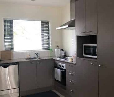 Well Presented Townhouse - Photo 3