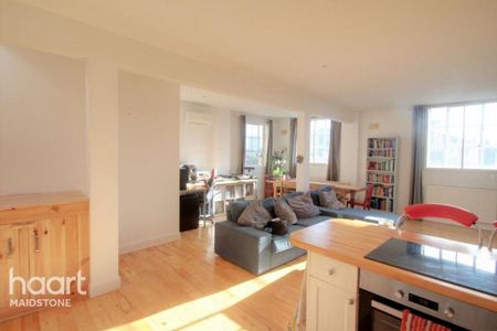 2 bedroom apartment to rent - Photo 2