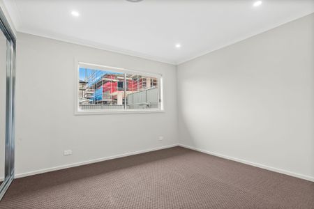 Brand New 4 Bedroom Single Level Home - Photo 2