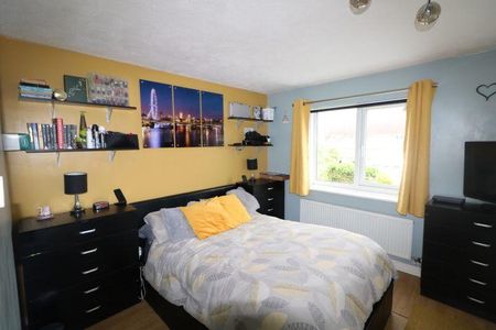 3 bedroom semi-detached house to rent - Photo 4