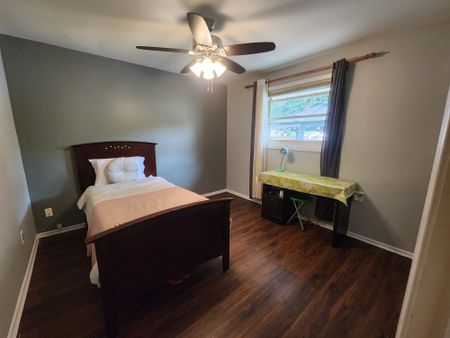 For Lease - 390 Gibbons Street Unit# Main, Oshawa, Ontario - Photo 5