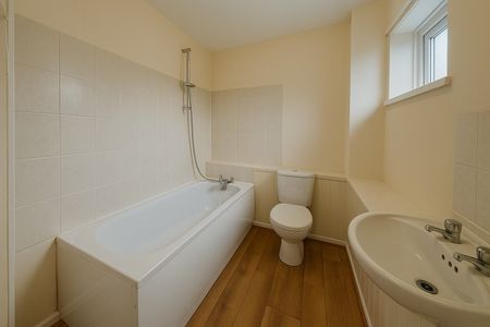 3 Bed Semi-Detached House, Thornholme Close, LE4 - Photo 2