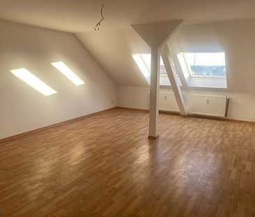 Dachgeschosswohnung mit 2 Zimmern - Foto 1