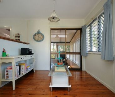 Great Position + Big Bonus Rumpus Room - Photo 2