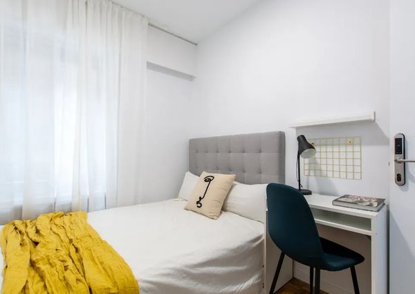 Calle del Pez Austral, Madrid, Community of Madrid 28007