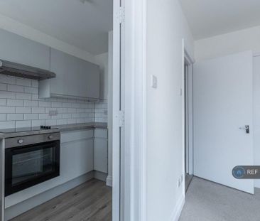 Studio to rent - Photo 6