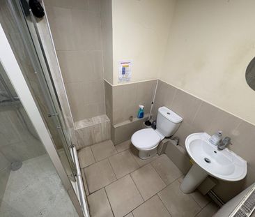 Room in a Shared Flat, Silver Street, N18 - Photo 2