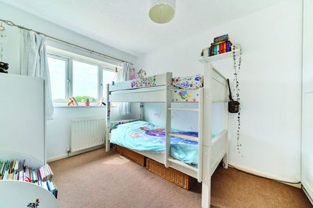 Pegasus Close, Haslemere, Surrey, GU27 - Photo 3