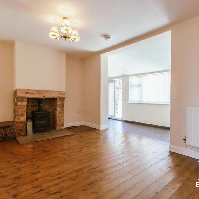 3 bedroom detached bungalow to rent - Photo 1