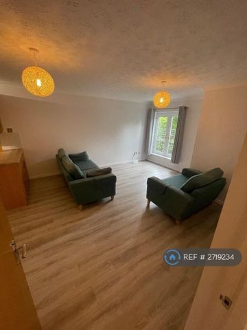 2 bedroom flat to rent - Photo 2