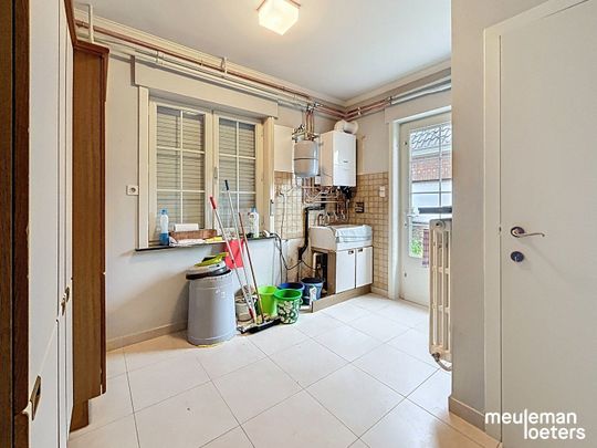 Ruime gezinswoning met garage - Photo 1