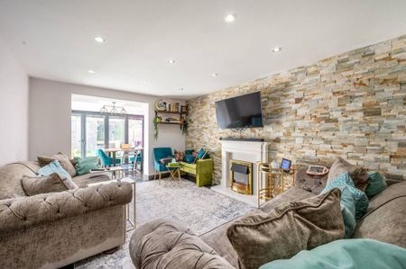 4 bedroom terraced house to rent - Photo 2