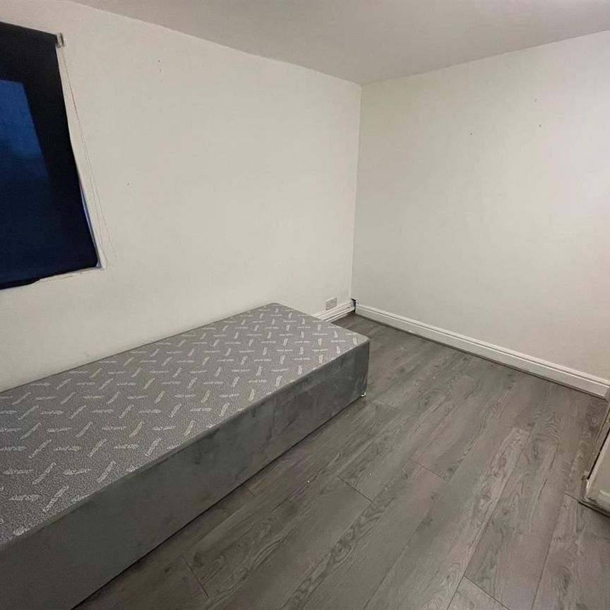 Woodview Grove, Holbeck, Leeds - Photo 1